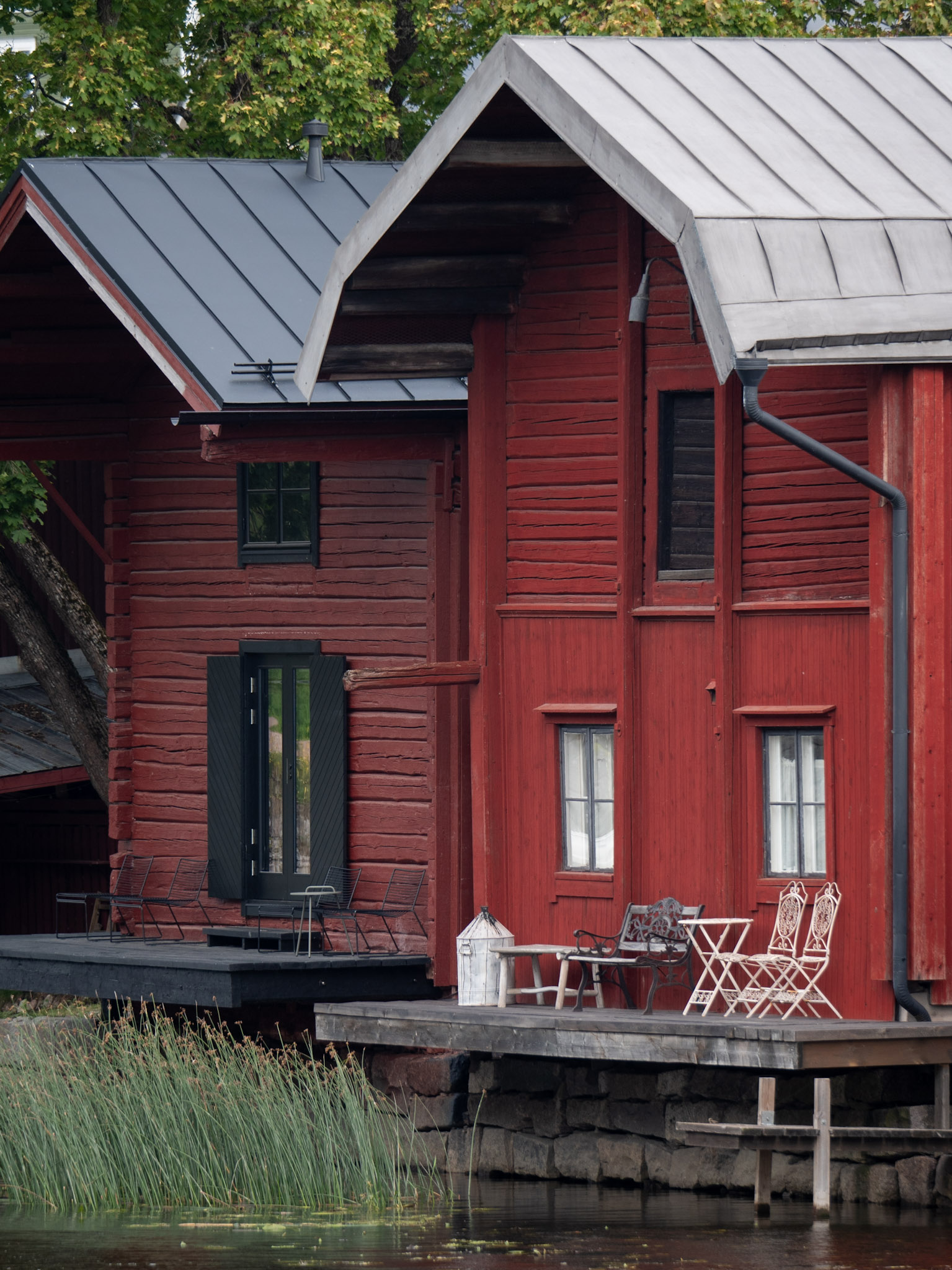 Petit chalet sur le lac en Finlande