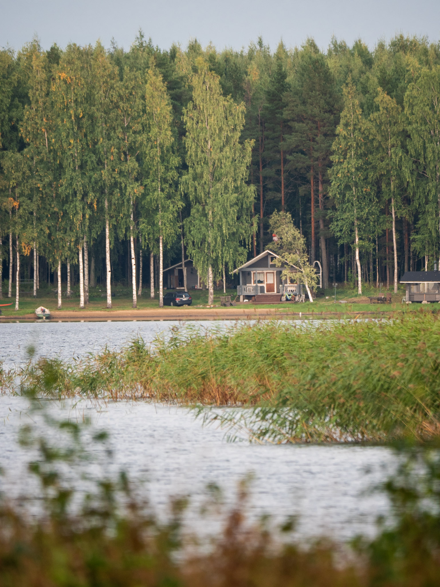 Petit chalet au bord du lac en Finlande