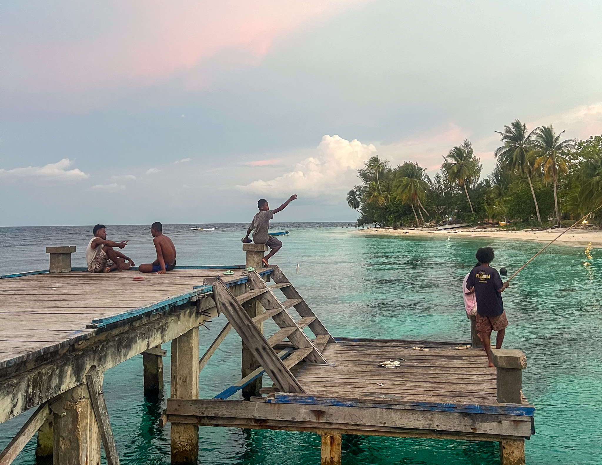 Pêcheurs au village à Fam aux Raja Ampat