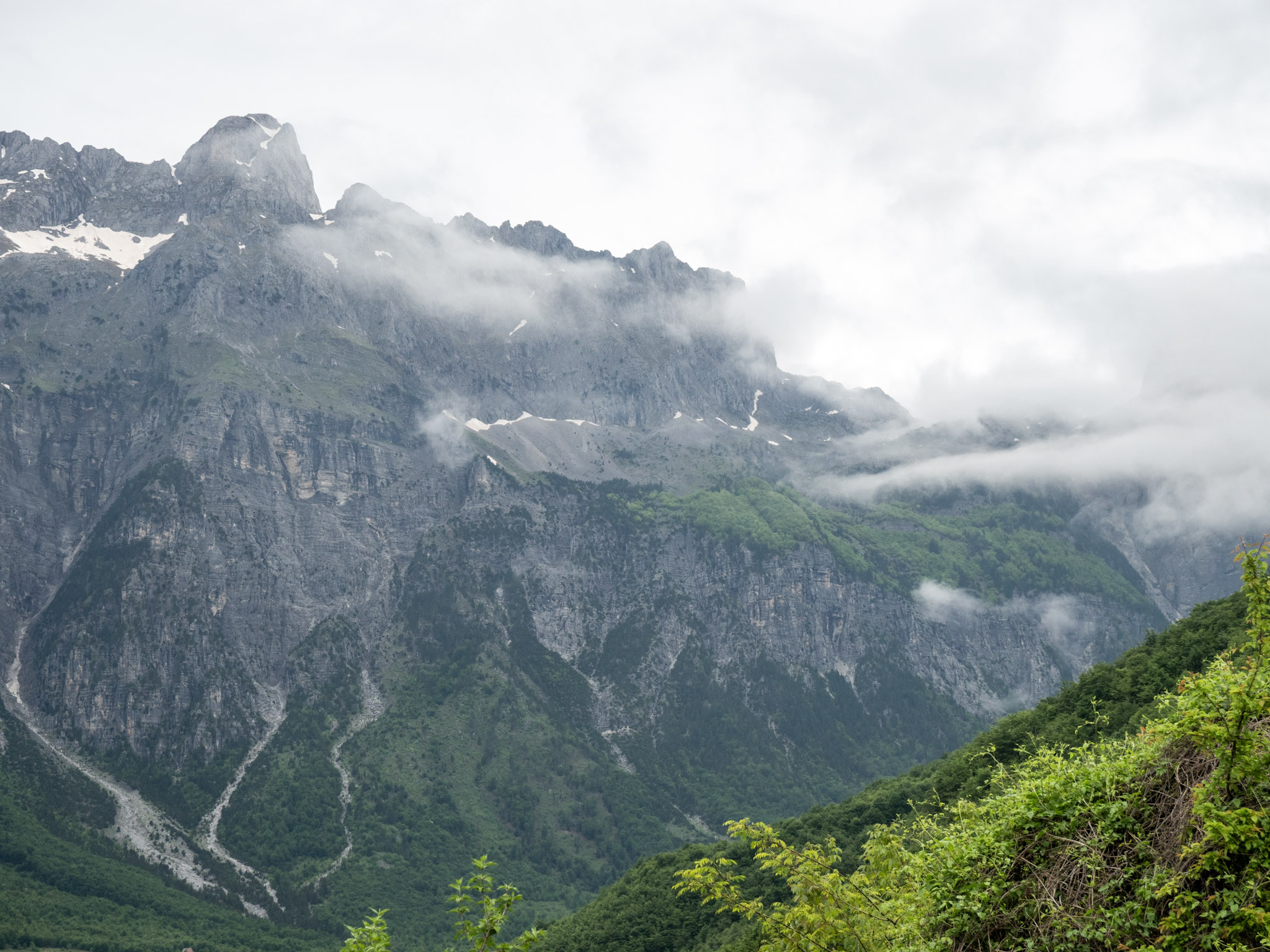 Theth dans les nuages