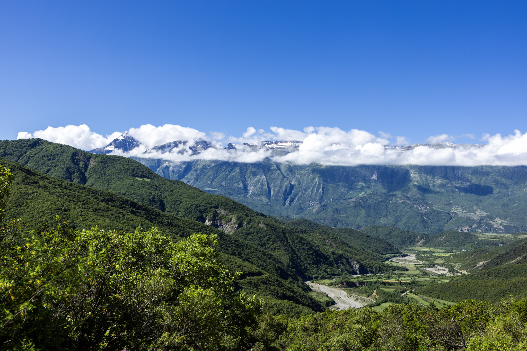 Randonnée Përmet, vue sur les montagnes