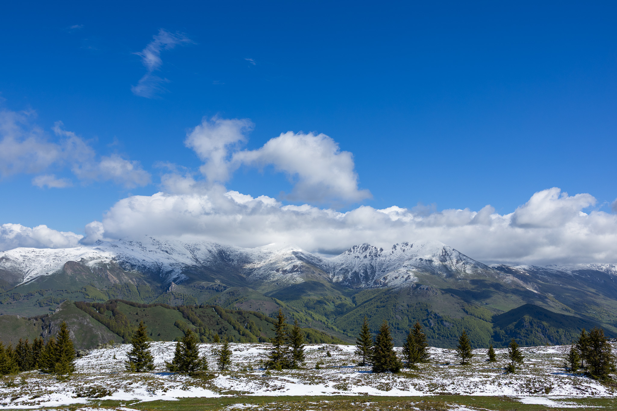 Vue sur les montagnes Sar