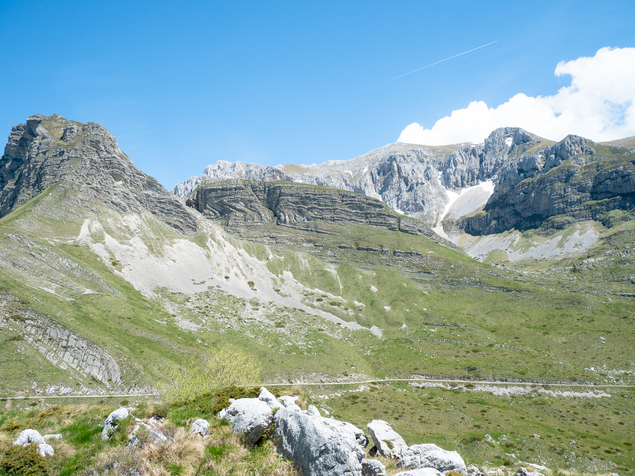 Plateaux et falaises calcaires sur la route panoramique du Durmitor