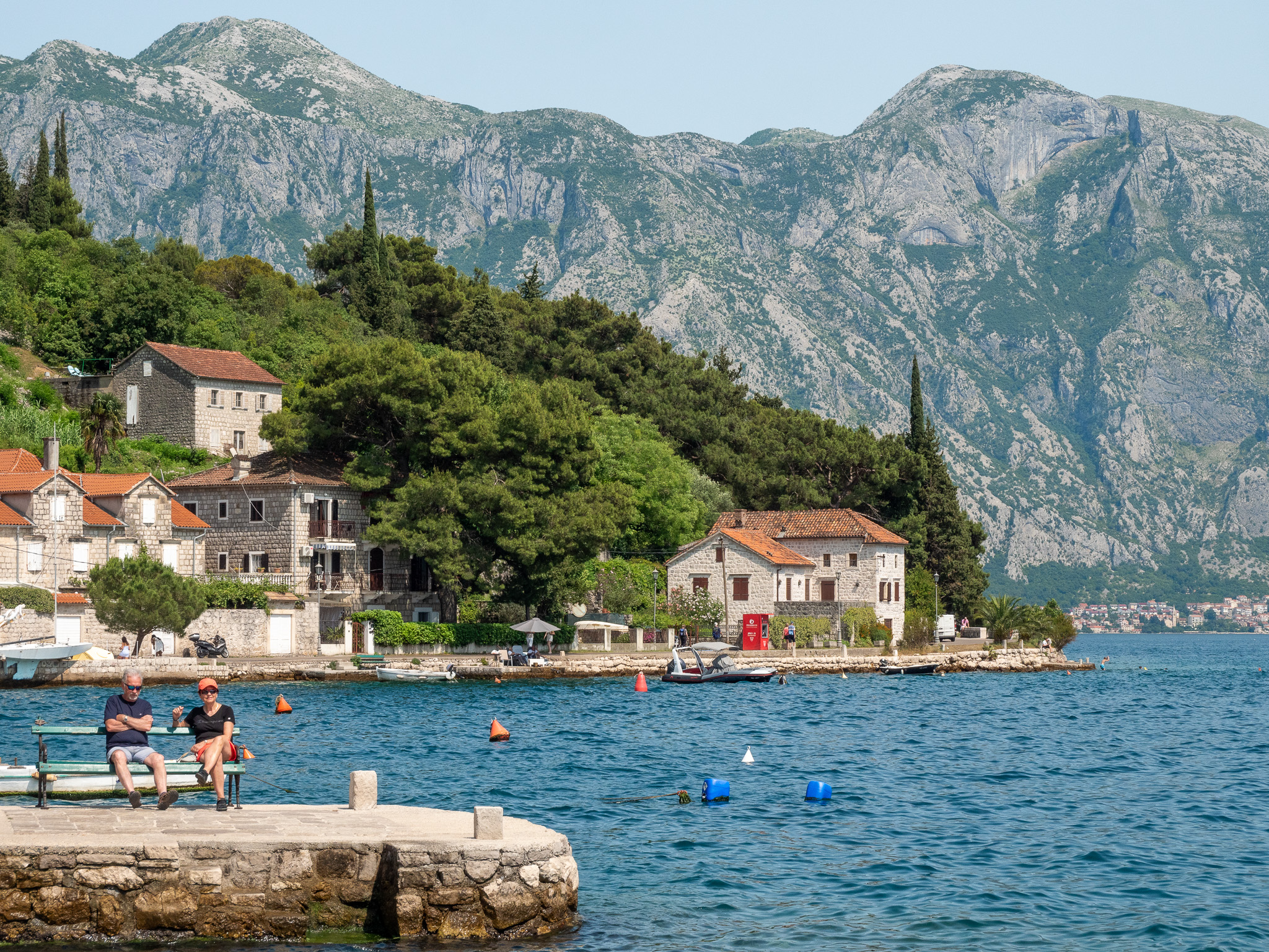 Quai et maisons en pierre de Perast, dans la baie de Kotor